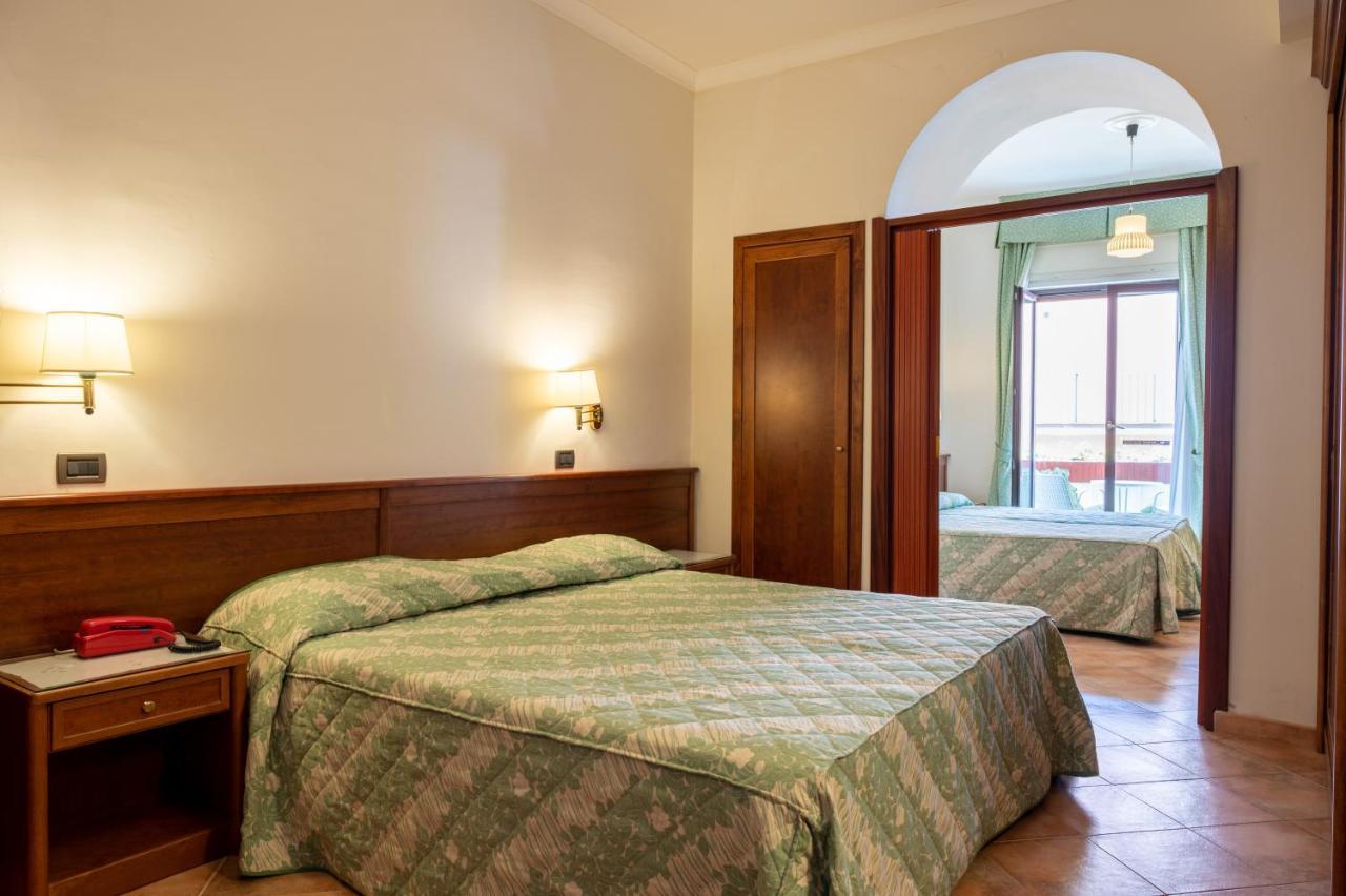 Hotel Montana SantʼAgata sui Due Golfi Exteriér fotografie